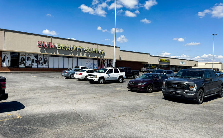Pictures of Retail property located at 813 N Houston Rd, Warner Robins, GA 31093 for lease - image #1
