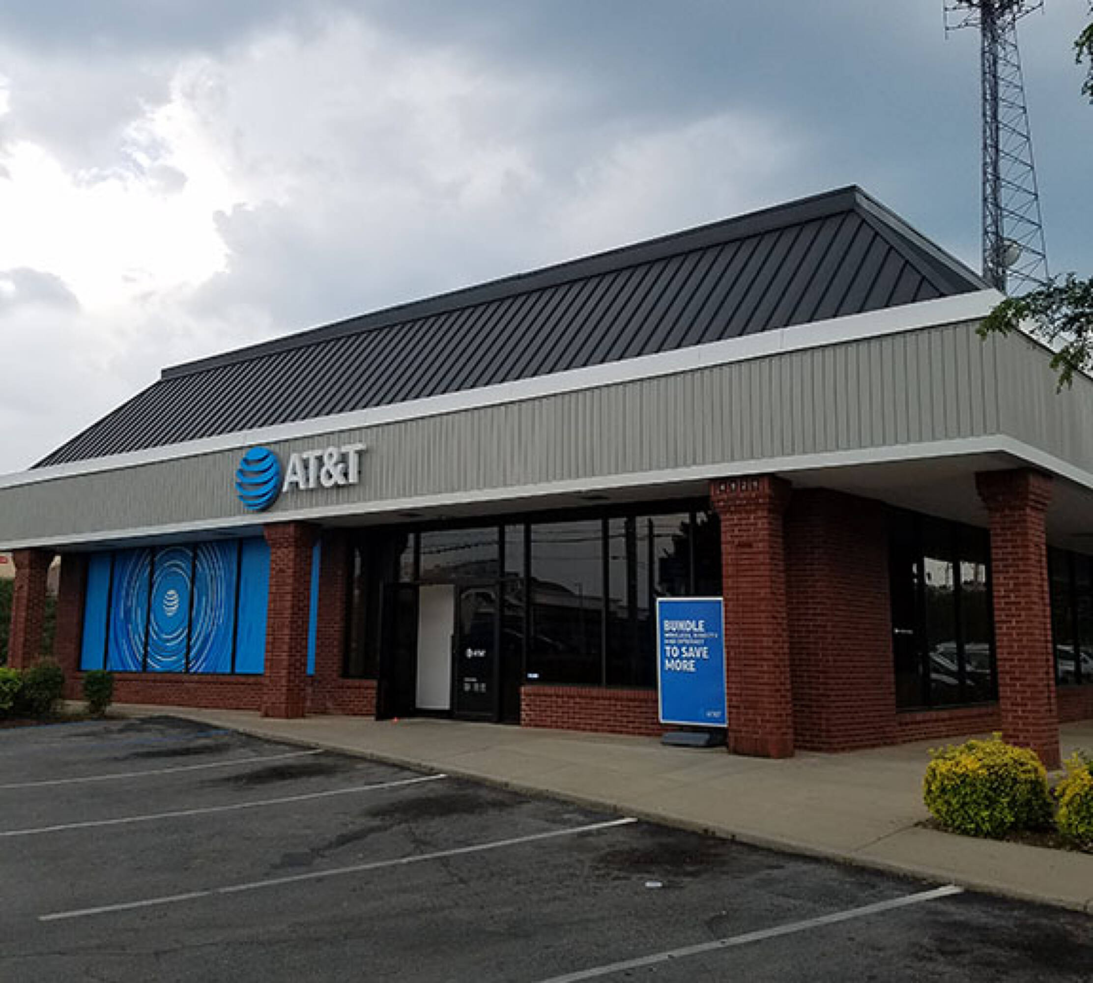 4929 University Dr, Huntsville, AL 35816