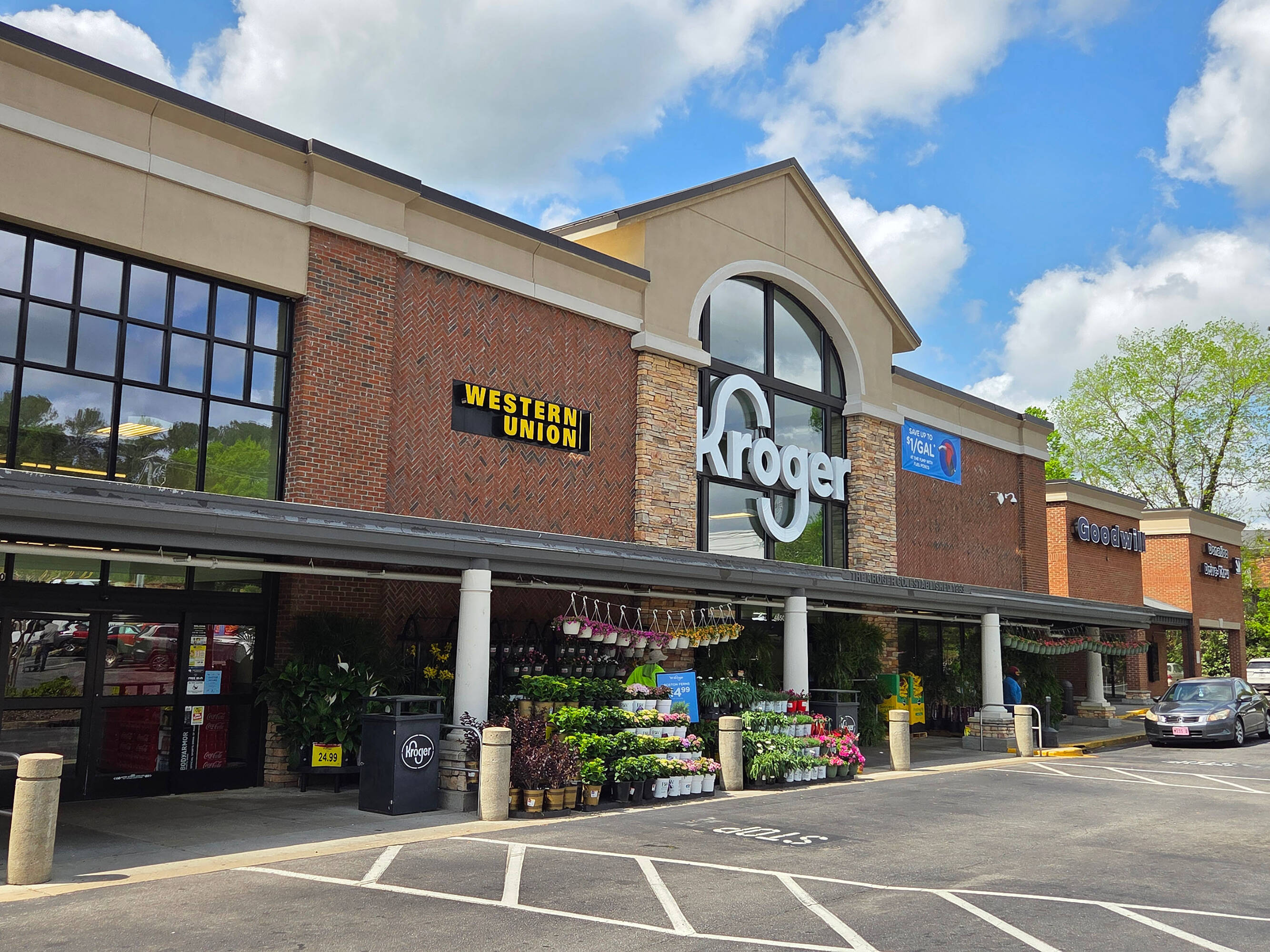 4640 Forsyth Rd, Macon, GA 31210