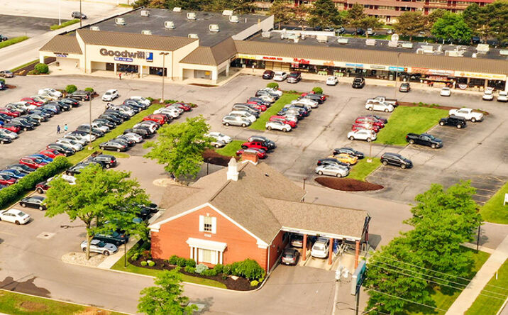Pictures of Retail property located at 3350 Executive Pkwy, Toledo, OH 43606 for lease - image #1