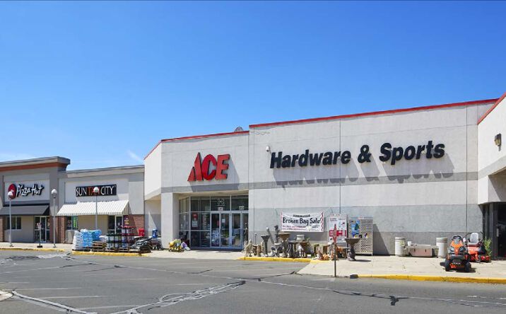Pictures of Retail property located at 4202 Mormon Coulee Rd, La Crosse, WI 54601 for lease - image #1