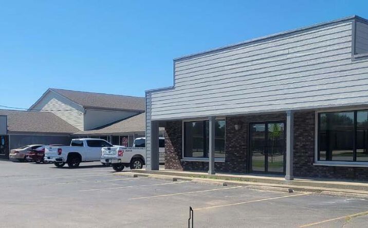 Pictures of Retail property located at 908 W Springfield Rd, Taylorville, IL 62568 for lease - image #1