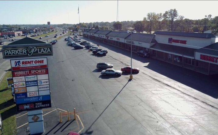 Pictures of Retail, Restaurant property located at 303 S Commercial St, Harrisburg, IL 62946 for lease - image #1