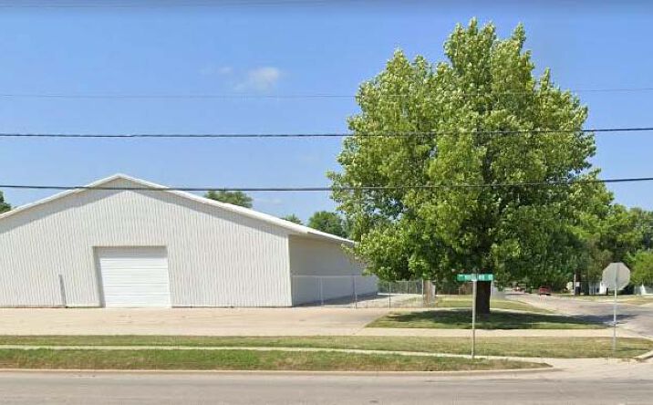 Pictures of Office, Industrial property located at 912 Woodlawn Rd, Lincoln, IL 62656 for lease - image #1