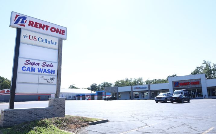 Pictures of Retail property located at 643 N Morley St, Moberly, MO 65270 for lease - image #1
