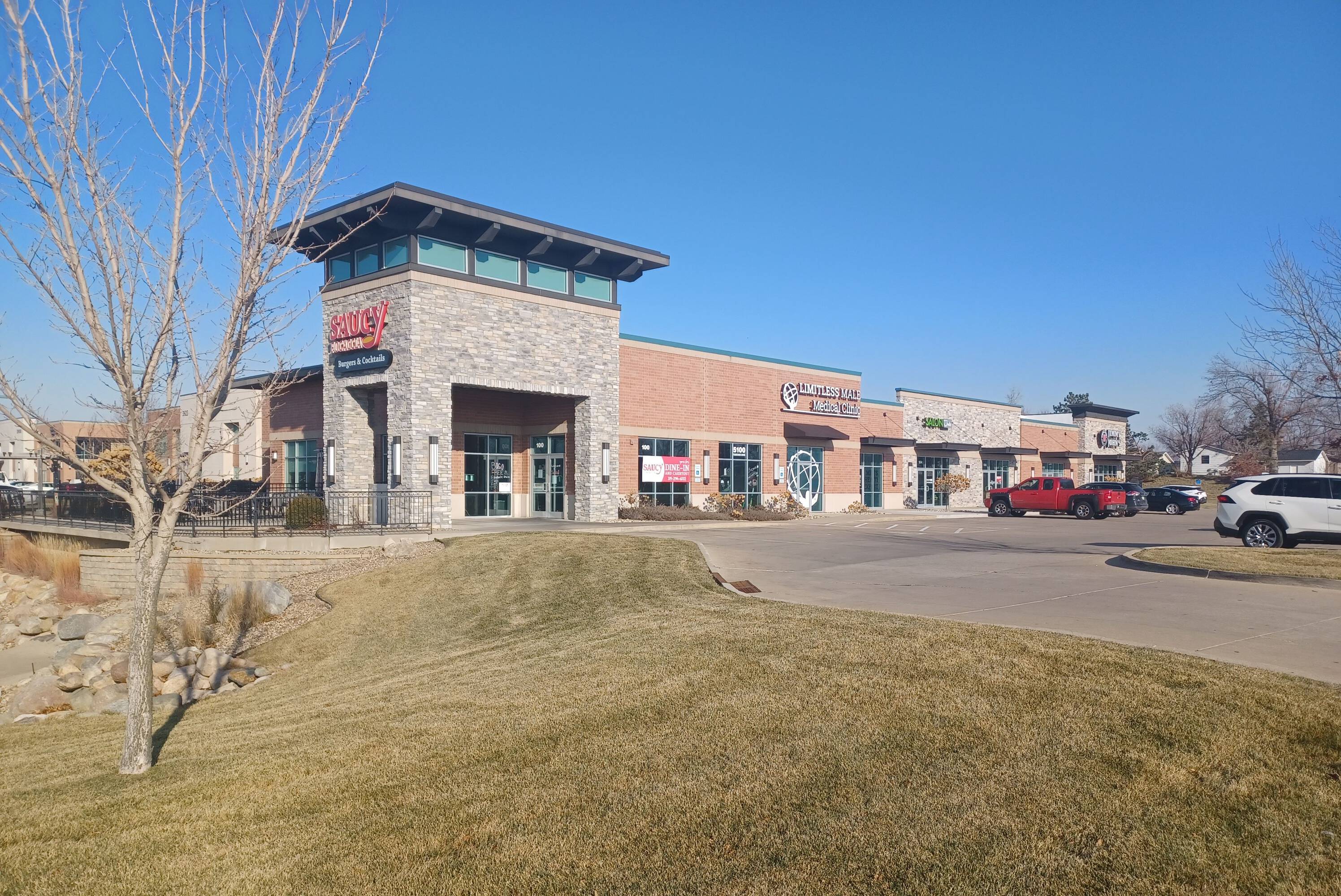 5100 Fountains Dr NE, Cedar Rapids, IA 52411