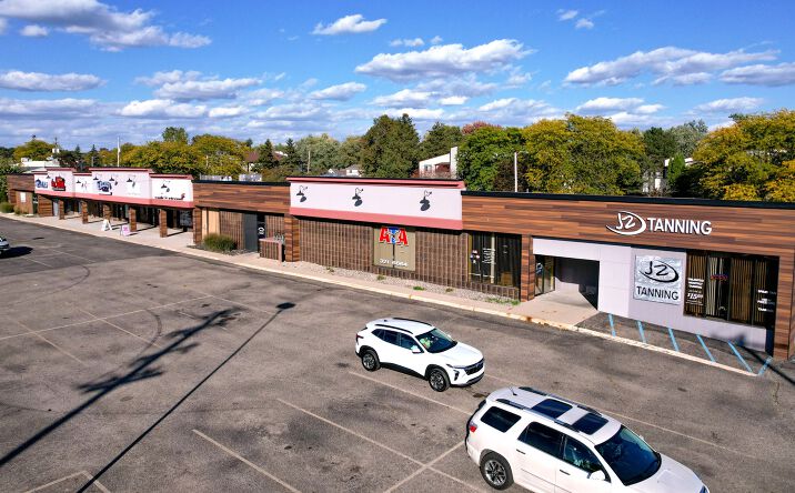 Pictures of Retail property located at 408-426 Elmwood Dr, Lansing, MI 48917 for lease - image #1
