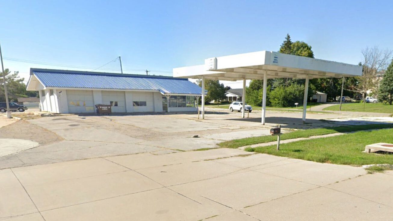 2001 S Center St, Marshalltown, IA 50158 Retail Space for Lease