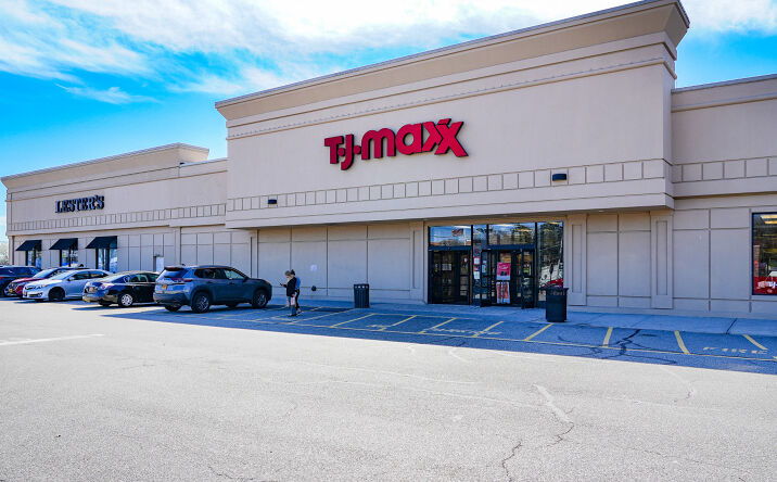 Pictures of Retail property located at 90 Northern Blvd, Greenvale, NY 11548 for lease - image #1