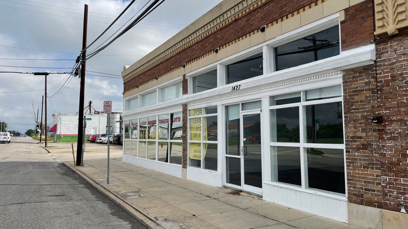 1427 N Austin St, Seguin, TX 78155 Office Space for Lease 1421 N Austin