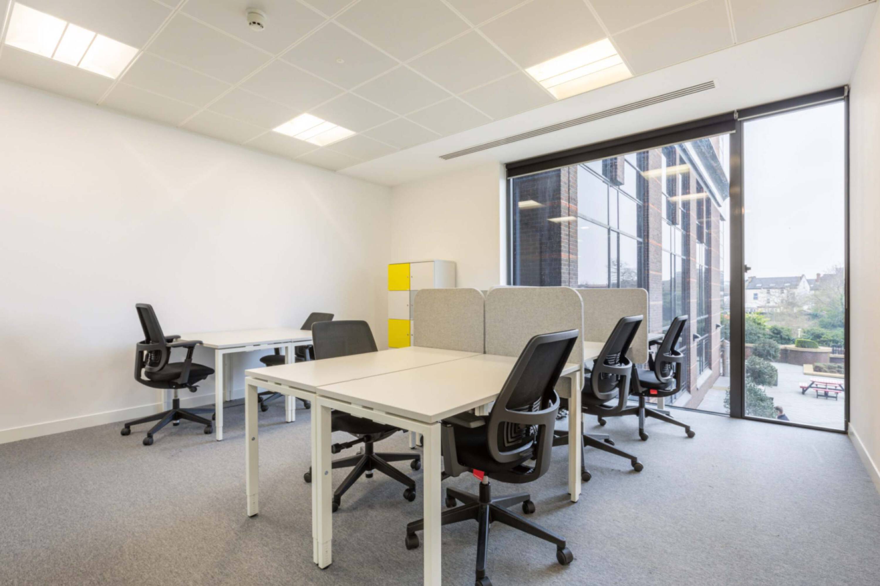 897793