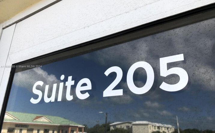 Pictures of Retail property located at 11400 Overseas Hwy #214/215, Marathon, FL 33050 for lease - image #1