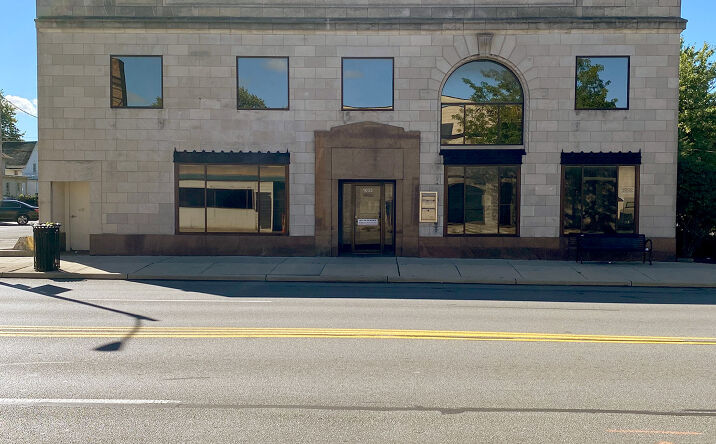 Pictures of Office property located at 1033 W Sylvania Ave, Toledo, OH 43612 for lease - image #1