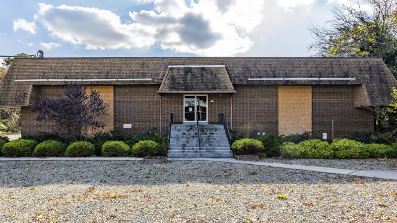 Pictures of Retail, Restaurant property located at 671 Batchelor St