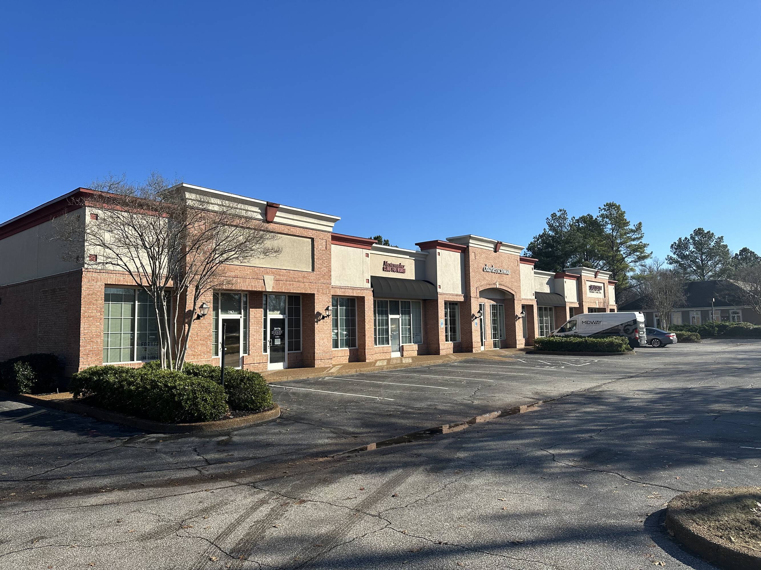 7938 Wolf River Blvd, Germantown, TN 38138