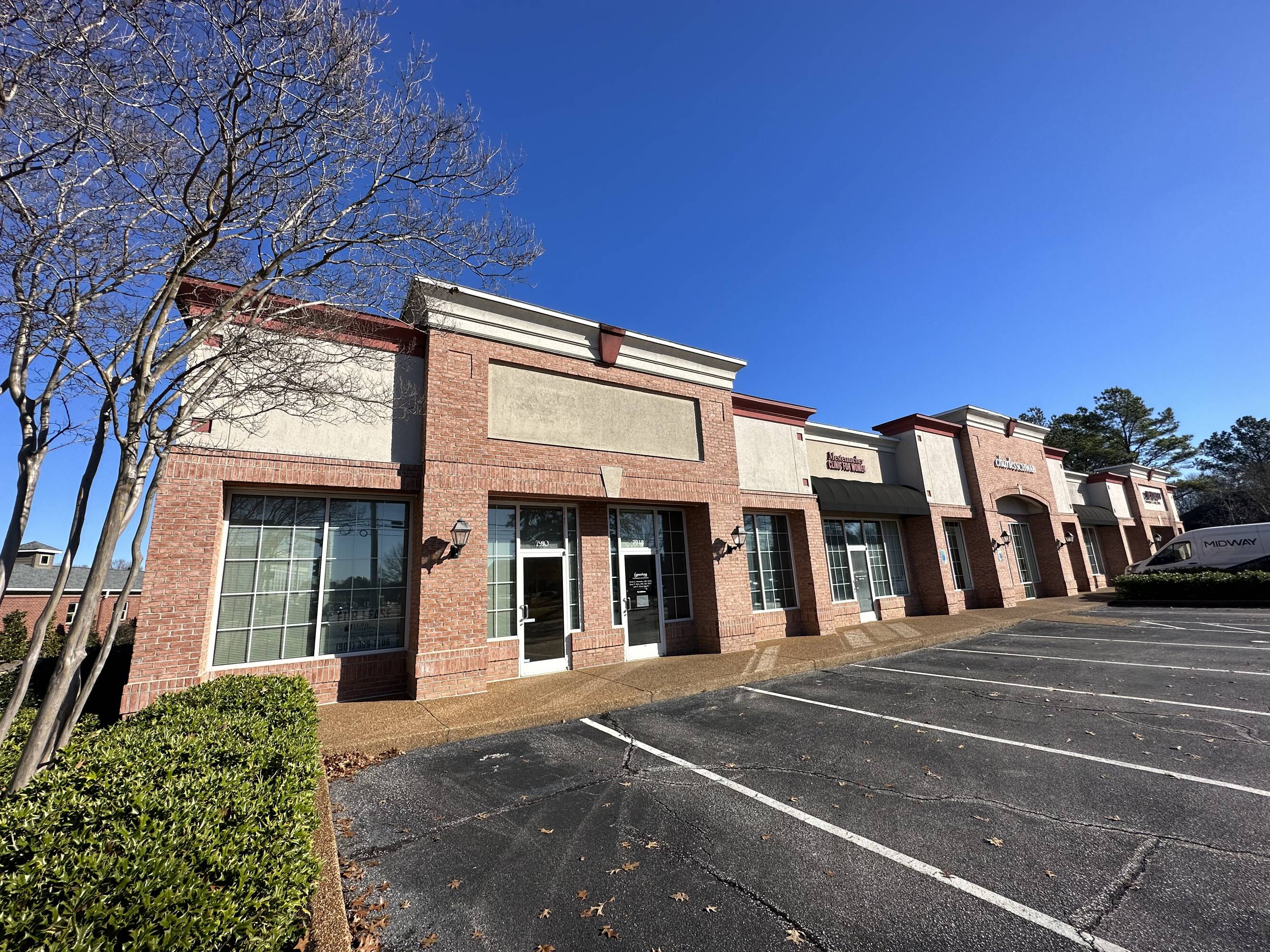 7938 Wolf River Blvd, Germantown, TN 38138