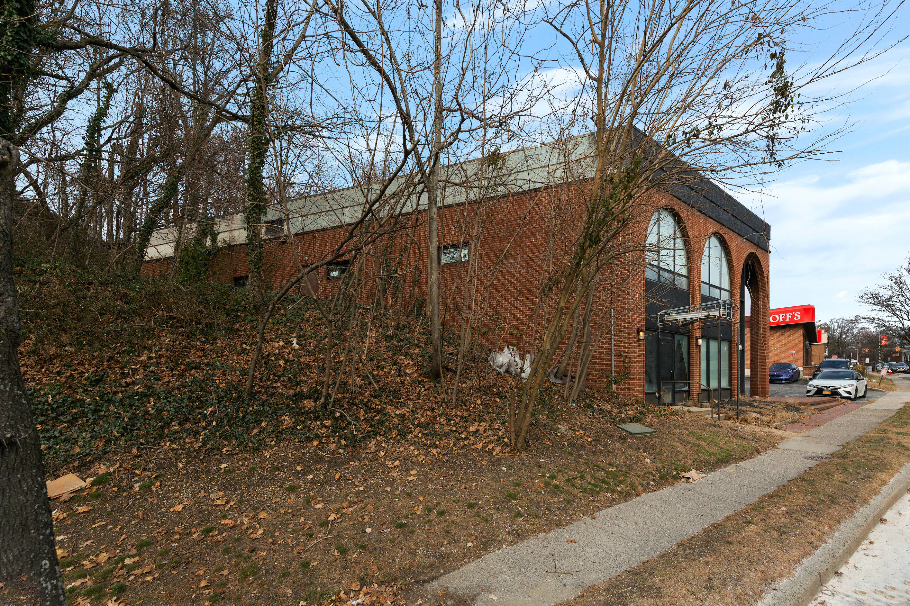 1 Brewster St, Glen Cove, NY 11542