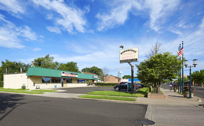 Pictures of Retail property located at 4005 W Broadway, Robbinsdale, MN 55422 for lease - image #1