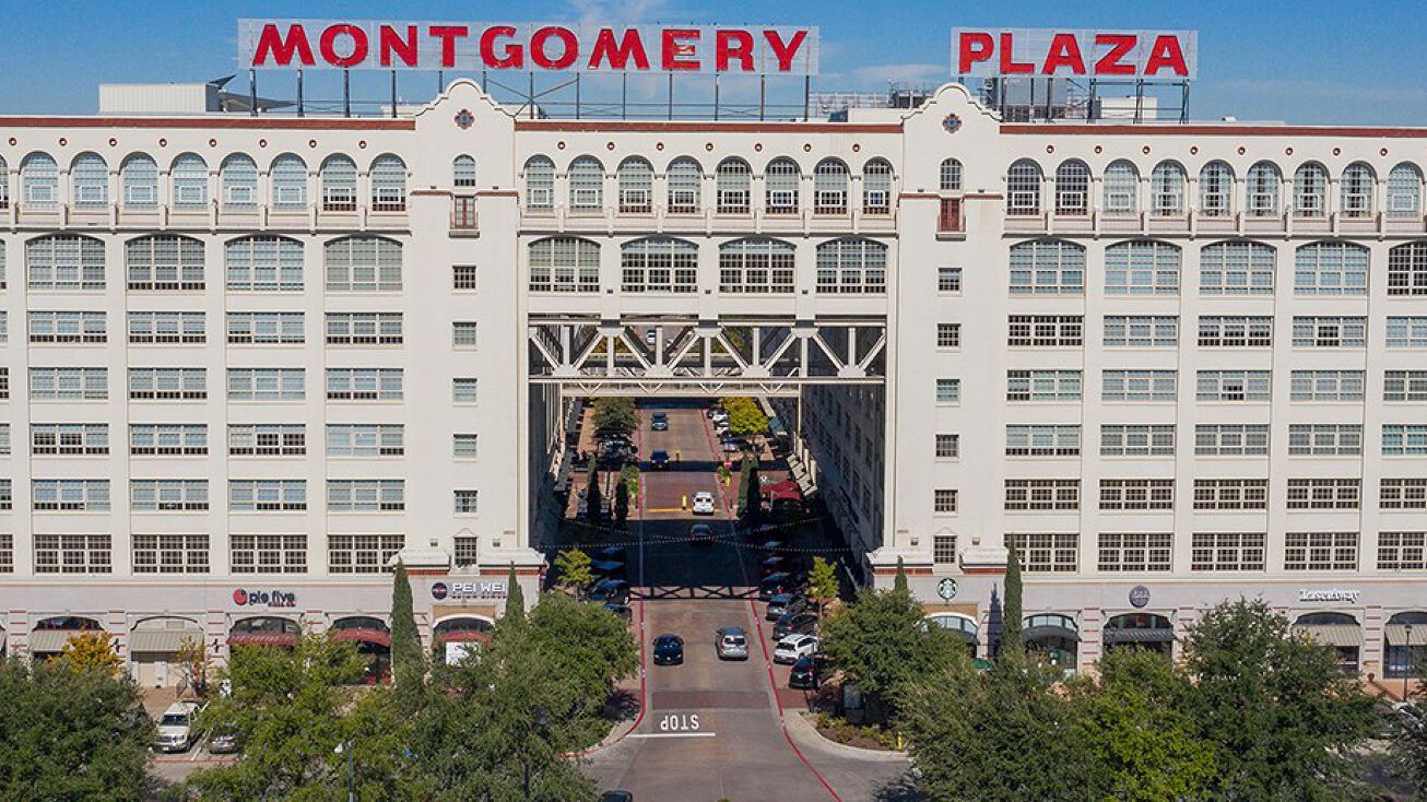 Pictures of Retail property located at NEQ W 7th St & Carroll St, Fort