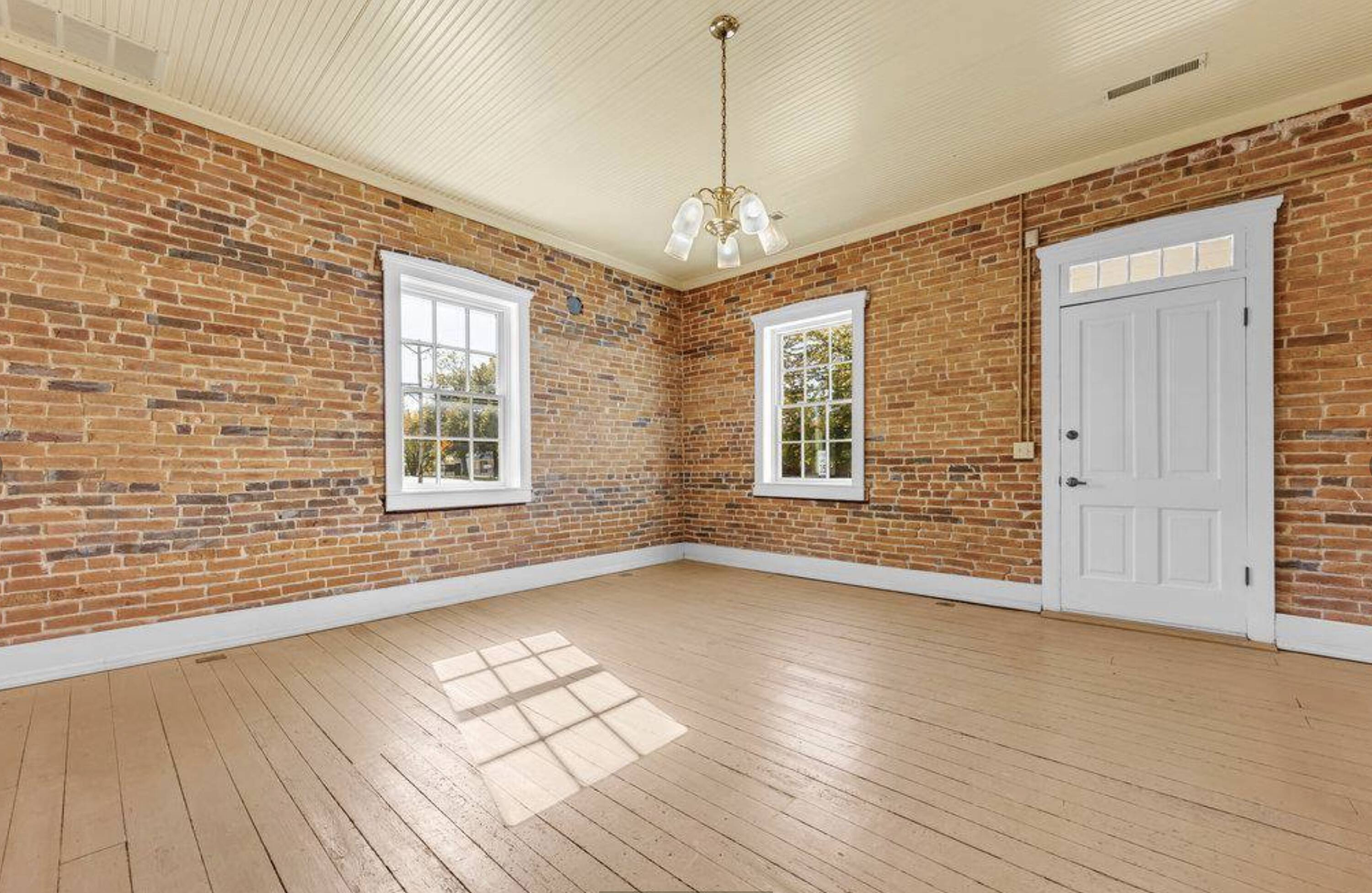 3565 Mill St, New Melle, MO 63365