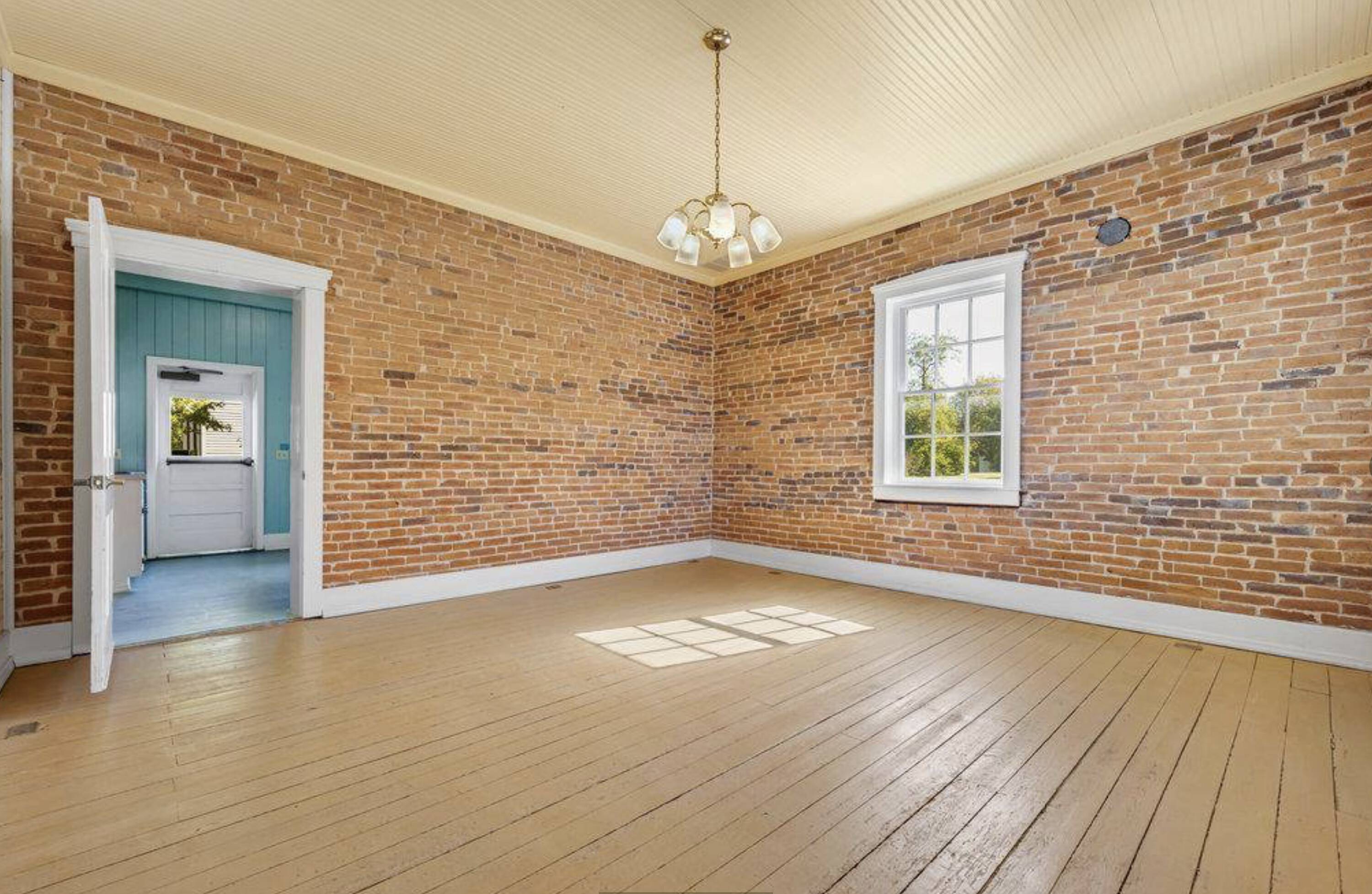 3565 Mill St, New Melle, MO 63365