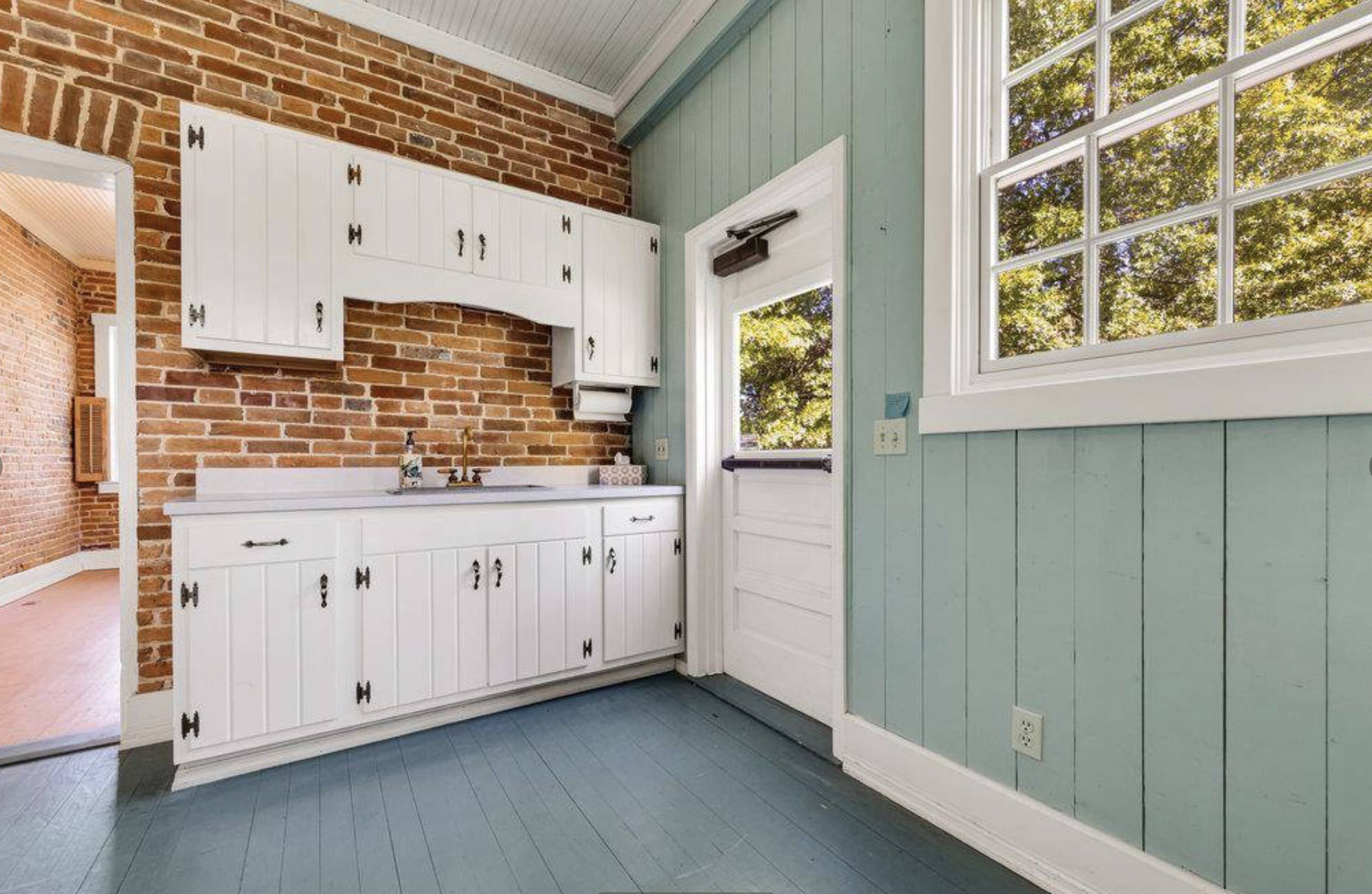 3565 Mill St, New Melle, MO 63365