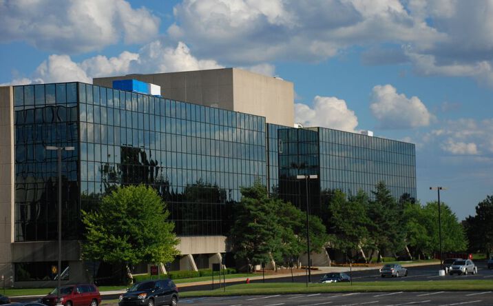 Pictures of Office property located at 3250, 3290 and 3310 W. Big Beaver, Troy, MI 48084 for lease - image #1