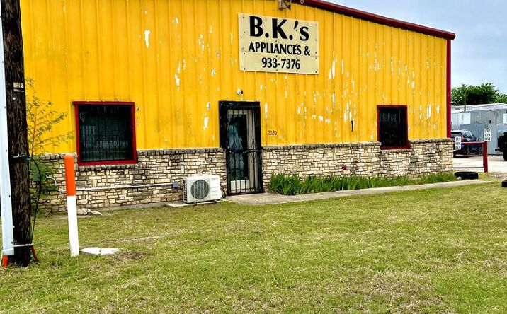Pictures of Retail, Office, Industrial property located at 2020 S IH 35 Service Rd, Belton, TX 76513 for lease - image #1