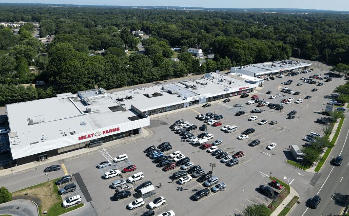 Pictures of Retail property located at 4585-4645 Sunrise Hwy North Service Rd, Bohemia, NY 11716 for lease - image #1