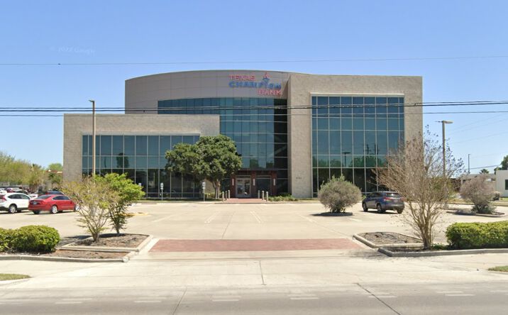 Pictures of Office property located at 6124 S Staples St, Corpus Christi, TX 78413 for lease - image #1