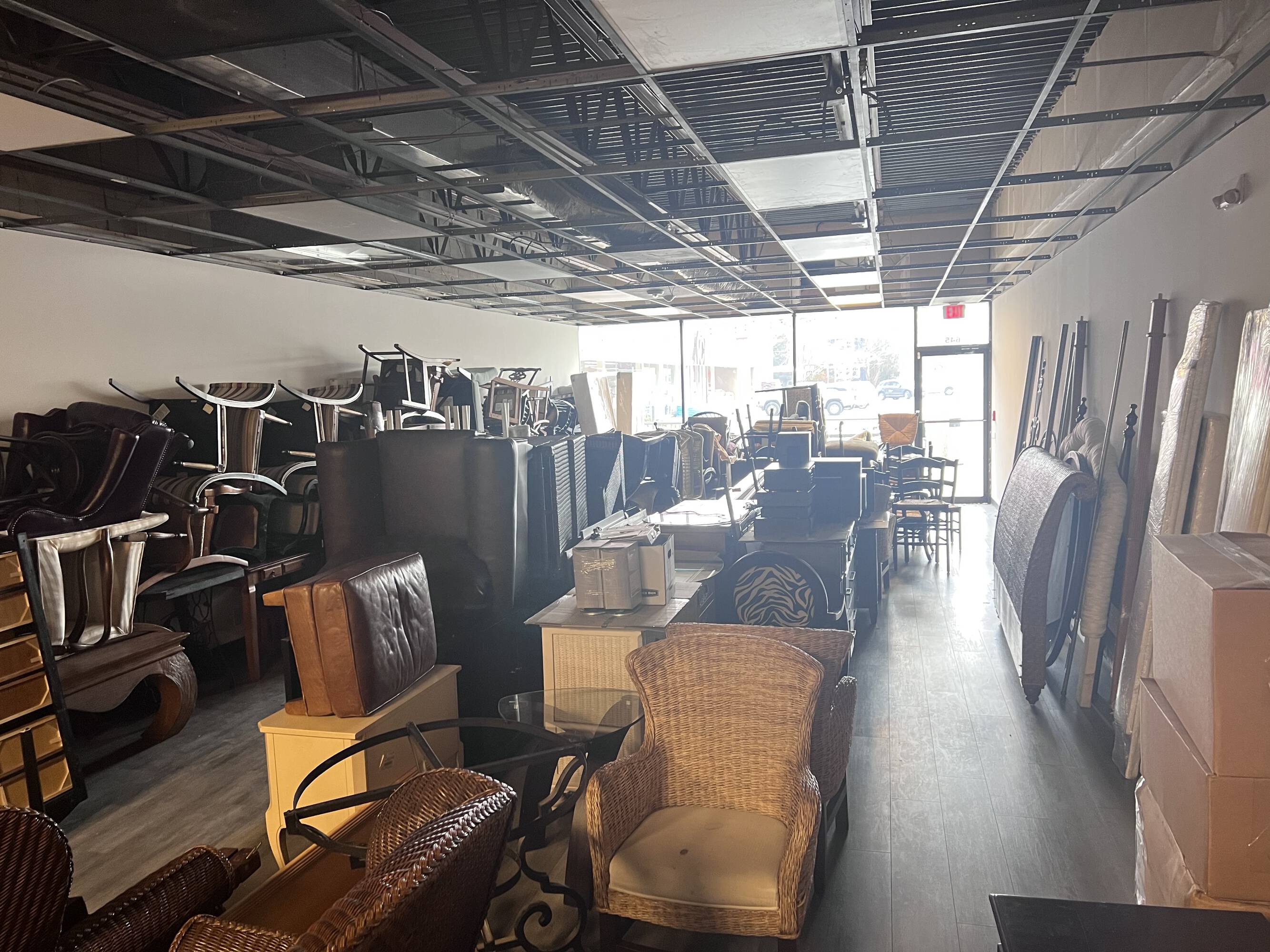 645 W State St, Geneva, IL 60134