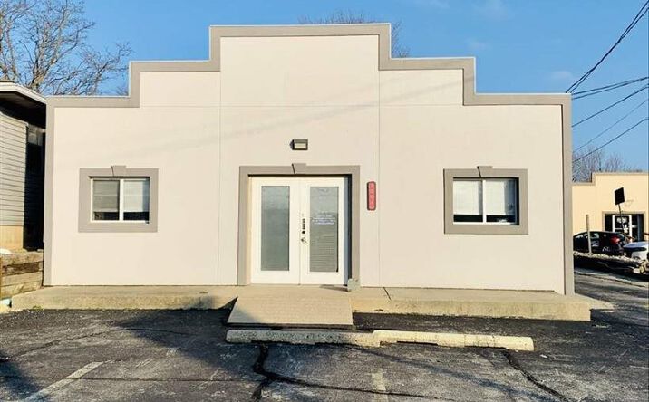 Pictures of Office, Restaurant, Retail property located at 2004 1/2 S Memorial Dr, New Castle, IN 47362 for lease - image #1