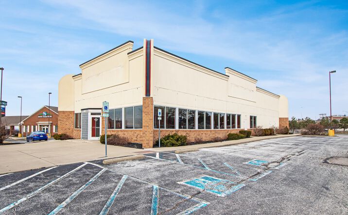 Pictures of Restaurant property located at 9401 Vista Way, Garfield Heights, OH 44125 for lease - image #1