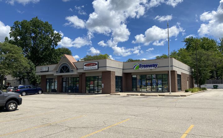 Pictures of Office property located at 2016 Knoxville Ave, Peoria, IL 61603 for lease - image #1