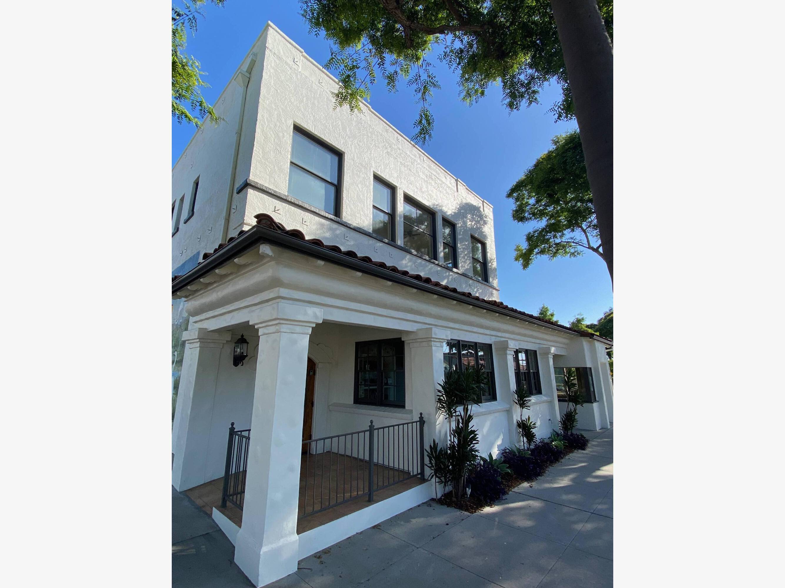 890 Linden Ave, Carpinteria, CA 93013