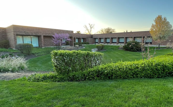Pictures of Office property located at 6910 S Madison St, Willowbrook, IL 60527 for lease - image #1