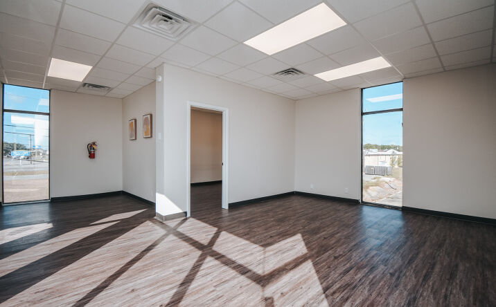 Pictures of Retail, Office, Special Purpose property located at 4104 Houston Hwy, Victoria, TX 77901 for lease - image #1