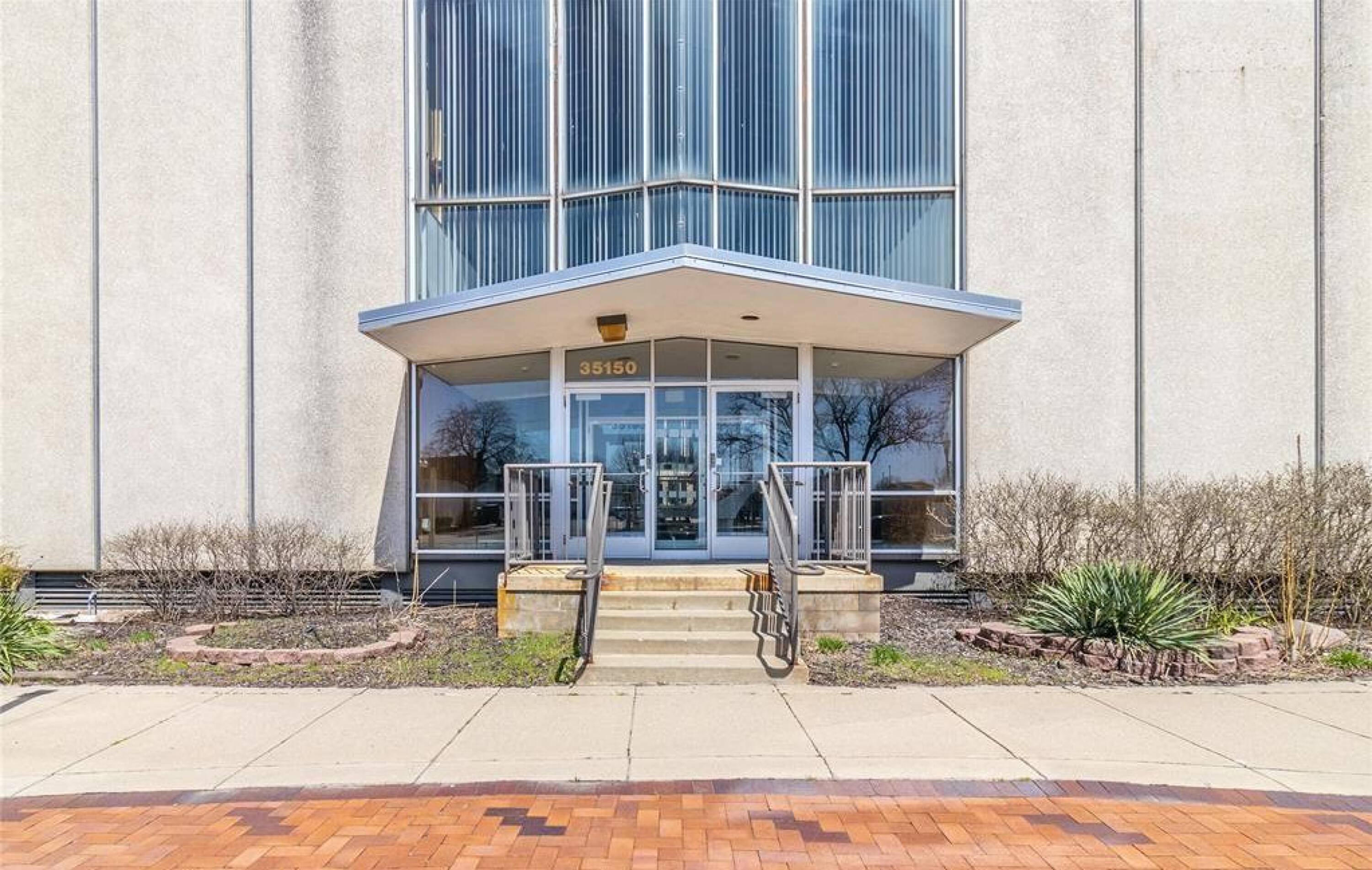 35150 Michigan Ave, Wayne, MI 48184