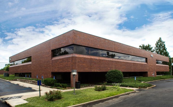 Pictures of Office property located at 605 Old Ballas Rd, Creve Coeur, MO 63141 for lease - image #1