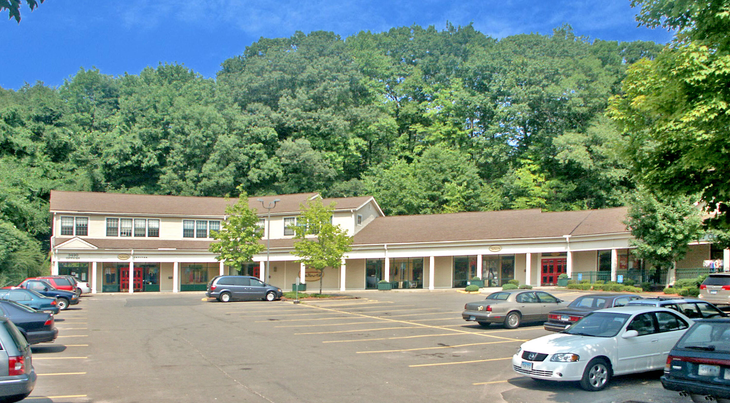 3490 Whitney Ave, Hamden, CT 06518