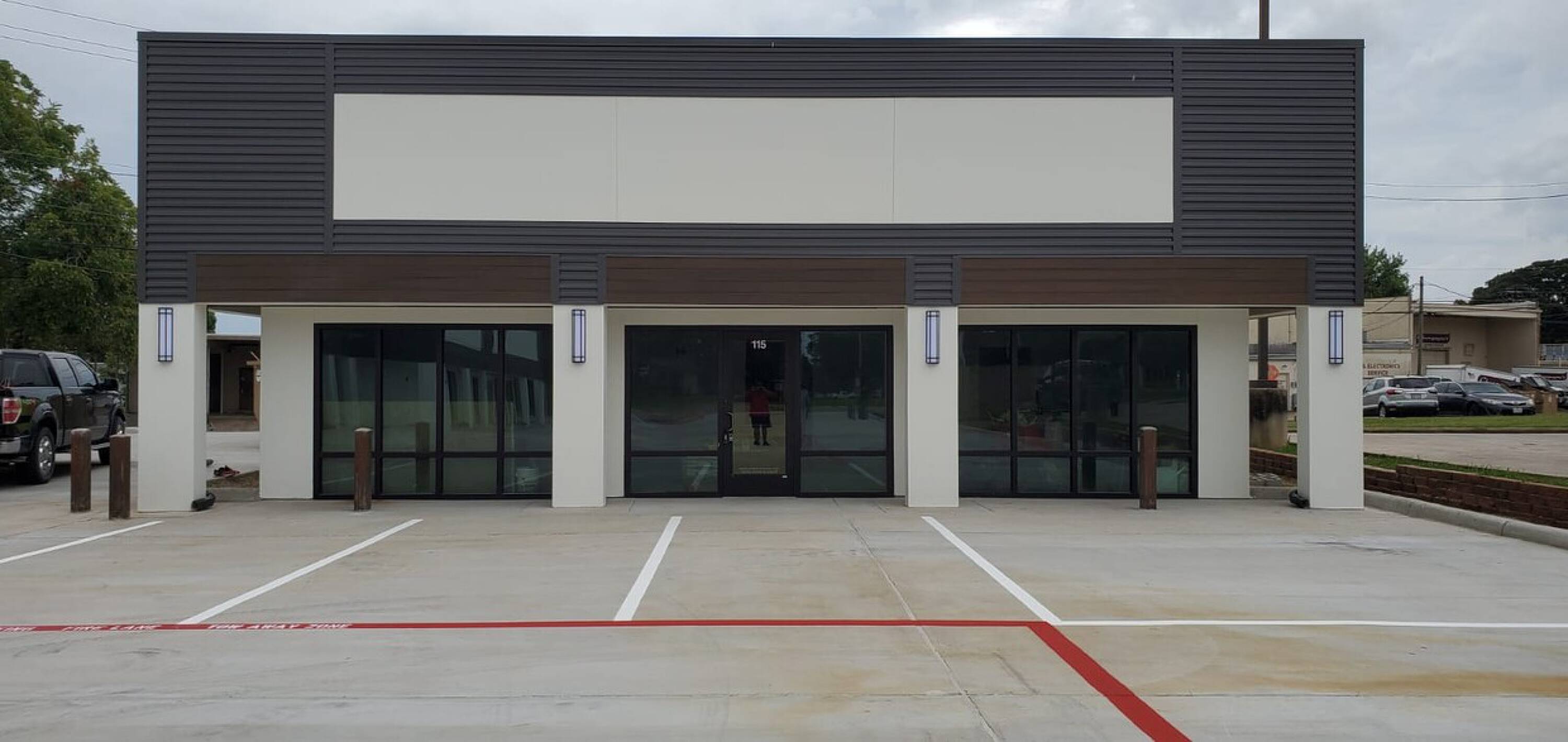 113 Oyster Creek Dr, Lake Jackson, TX 77566