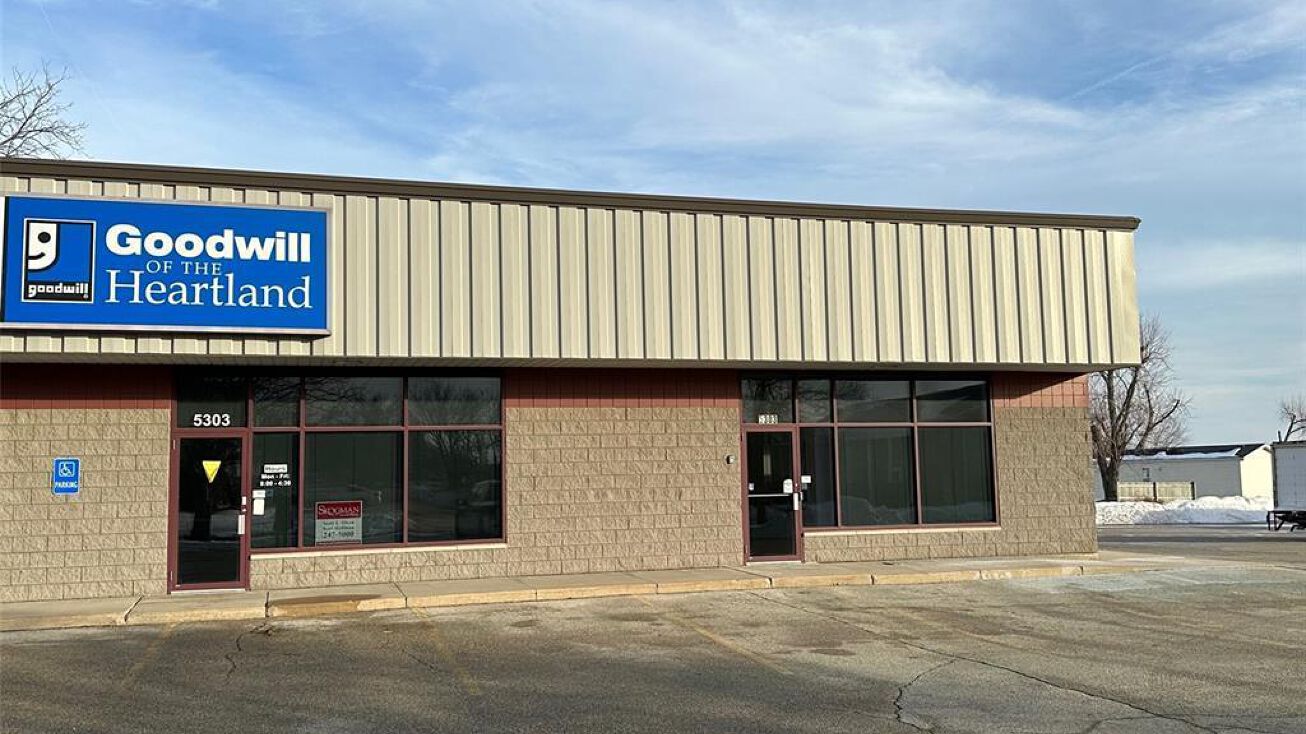 5303 N Park Pl NE, Cedar Rapids, IA 52402 Retail Space for Lease