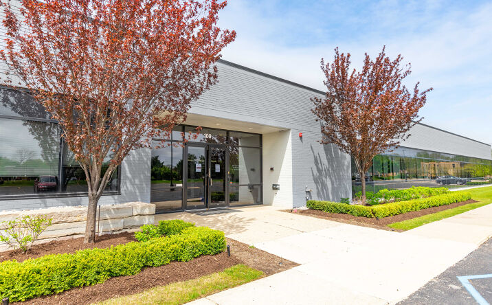Pictures of Retail, Office property located at 50, 100, 150 and 200 Kirts Blvd, Troy, MI 48084 for lease - image #1