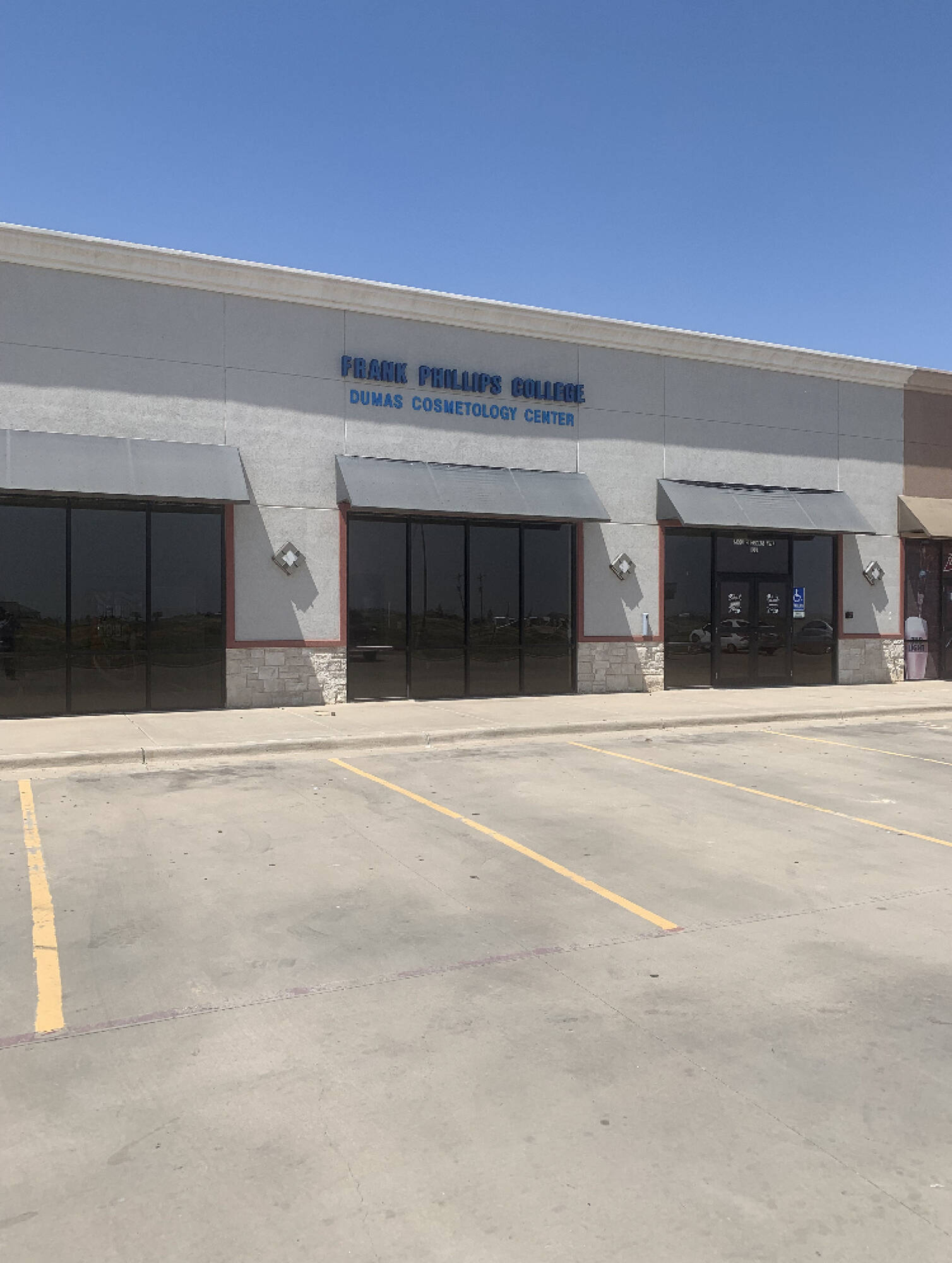 2100 S Dumas Ave, Dumas, TX 79029 Retail Space for Lease