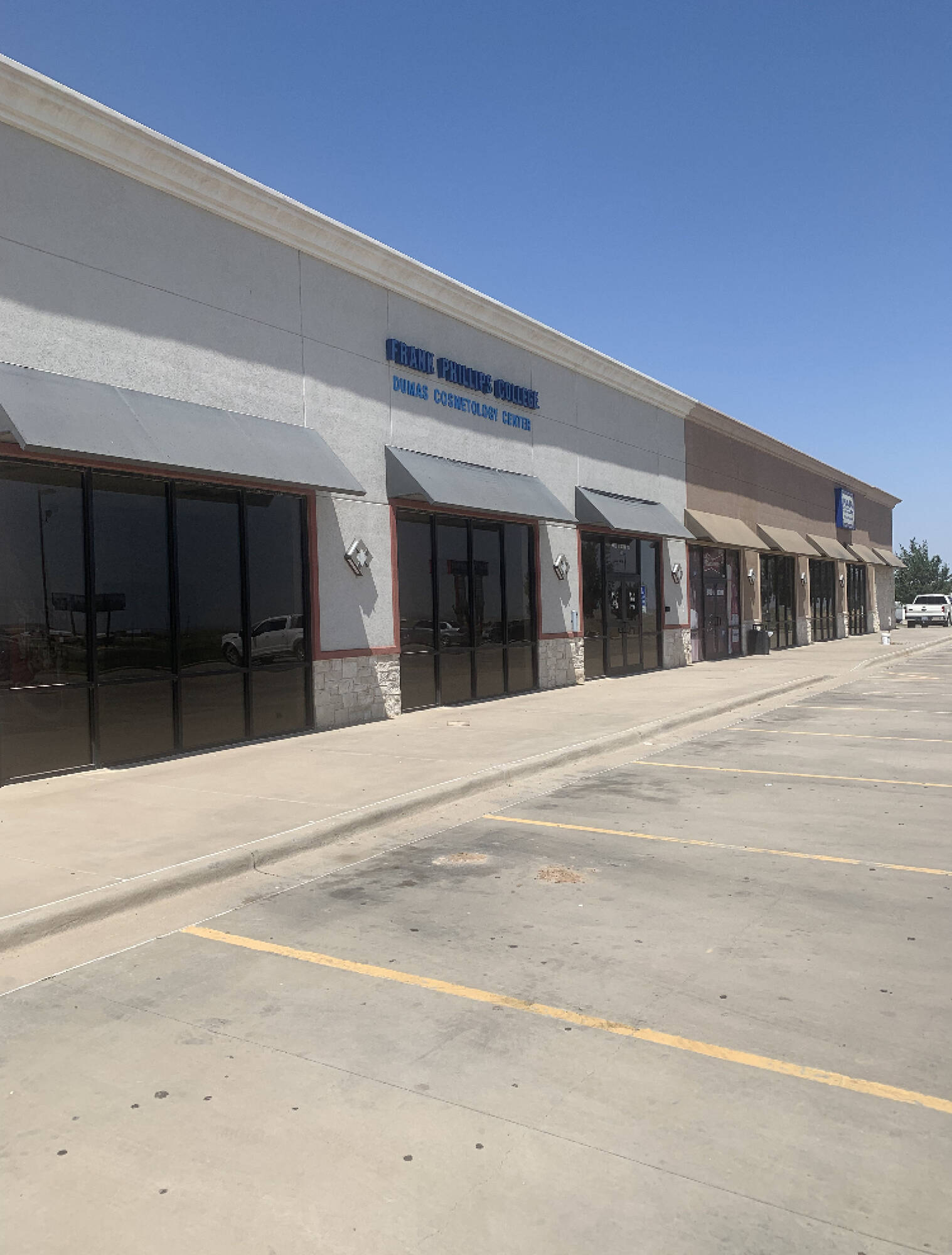 2100 S Dumas Ave, Dumas, TX 79029 Retail Space for Lease