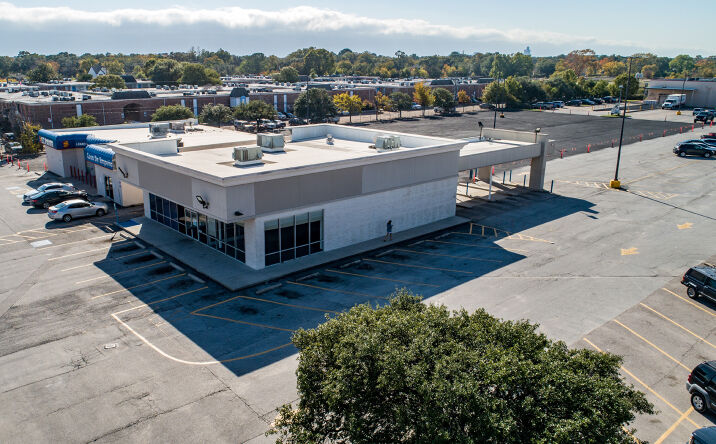 Pictures of Retail property located at 2305 Wirt Rd, Houston, TX 77055 for lease - image #1