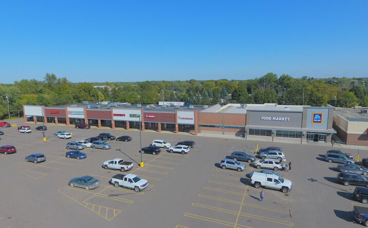 Pictures of Retail, Office, Restaurant property located at 797-815 East St, Lapeer, MI 48446 for lease - image #1