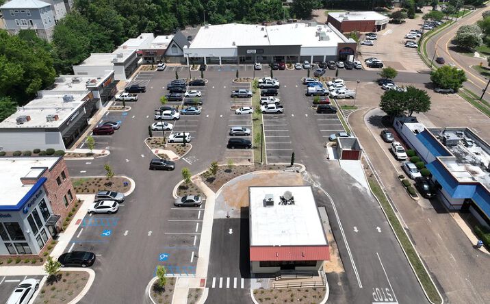 Pictures of Retail property located at 1737 University Ave, Oxford, MS 38655 for lease - image #1