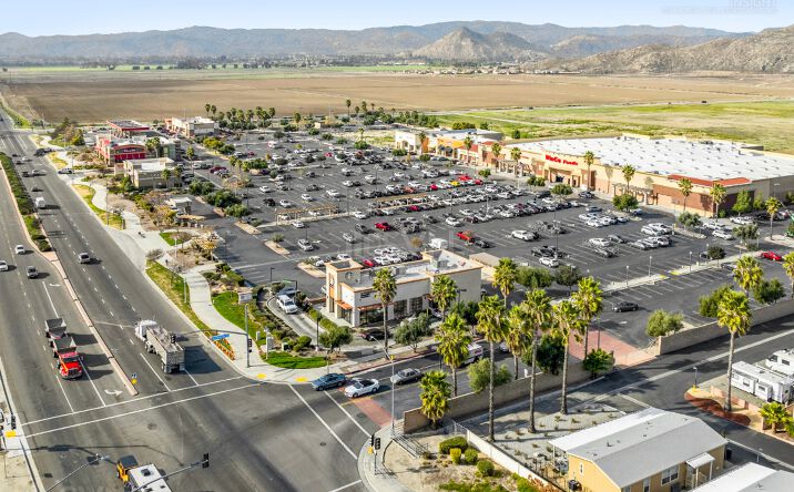 Pictures of Retail property located at NEC Florida Avenue & Myers Street, Hemet, CA 92545 for lease - image #1