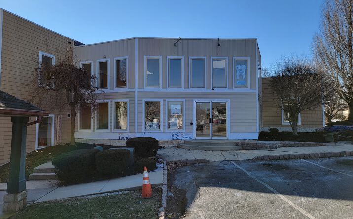 Pictures of Office property located at 4013 William Penn Hwy, Easton, PA 18045 for sales - image #1